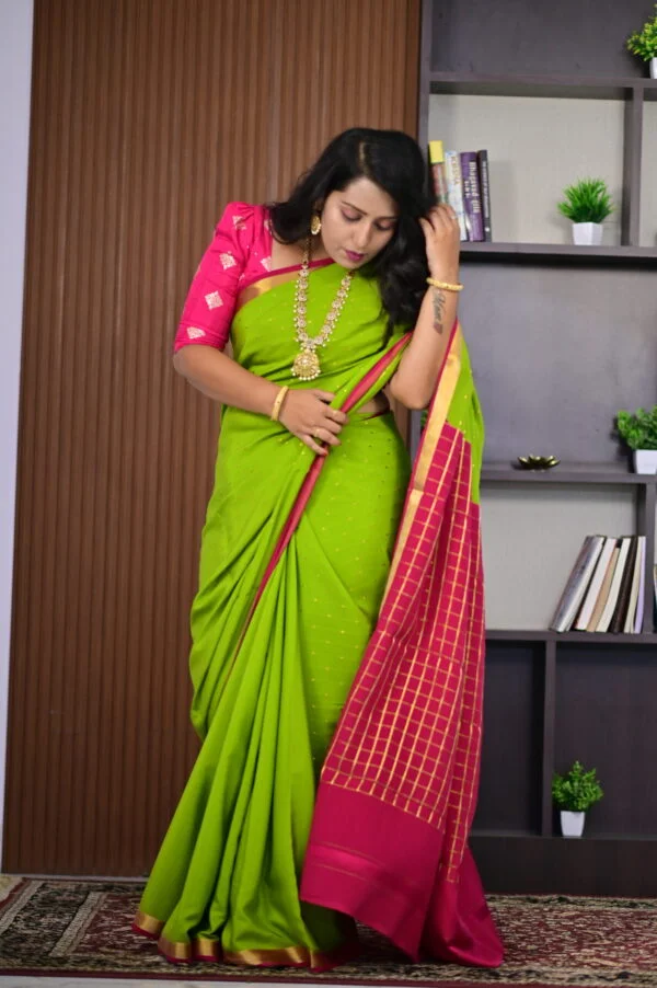 DPM_5391-scaled-600x902